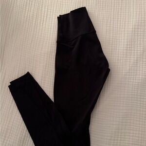Lululemon wunder under black leggings size 2, 28 inseam